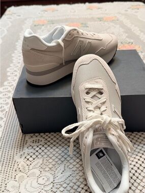 New Balance Women's Cream/White Platform Casual Sneakers